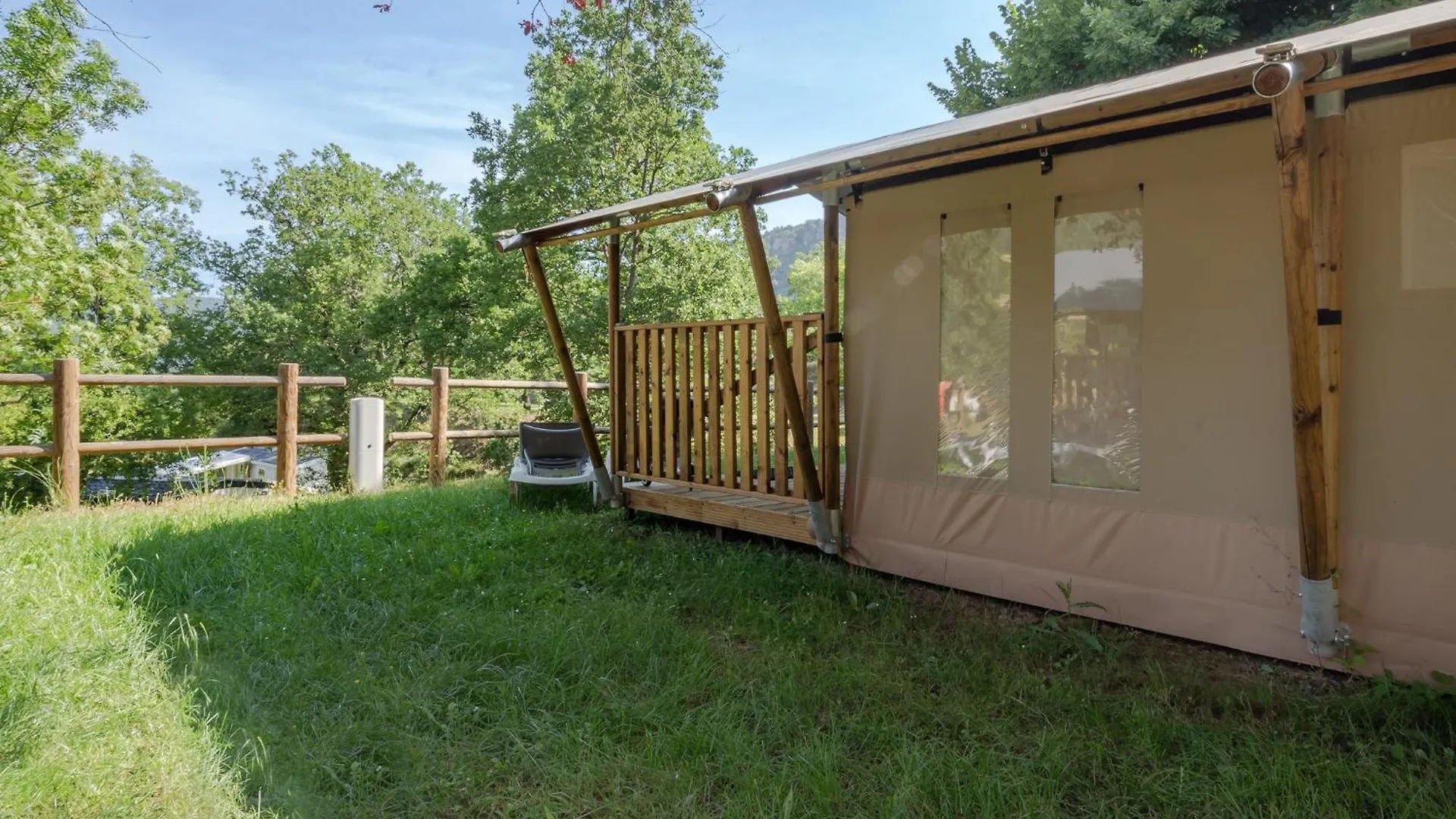 ***** Village de vacances Camping Rcn Val De Cantobre France